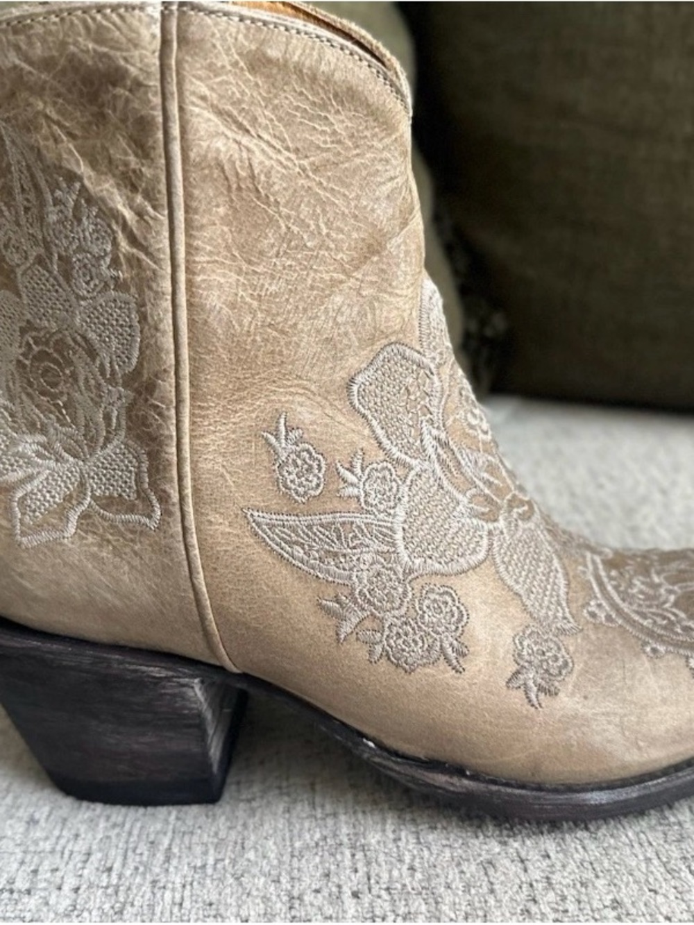 Old Gringo Embroidered Beige Mid-Heel Cowboy Boots size 8